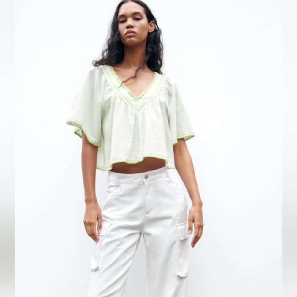 Zara Embroidered Cropped white boho beachy peasant top 🌼💚